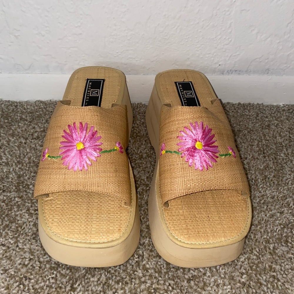 Maurice’s Vintage Platform Flower Embroidered Shoes Size 8 1/2